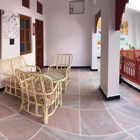 Hari Niwas Guest House-3